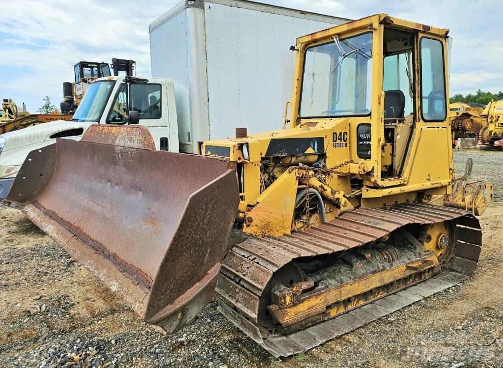 CAT D 4 C Bouteurs sur chenilles
