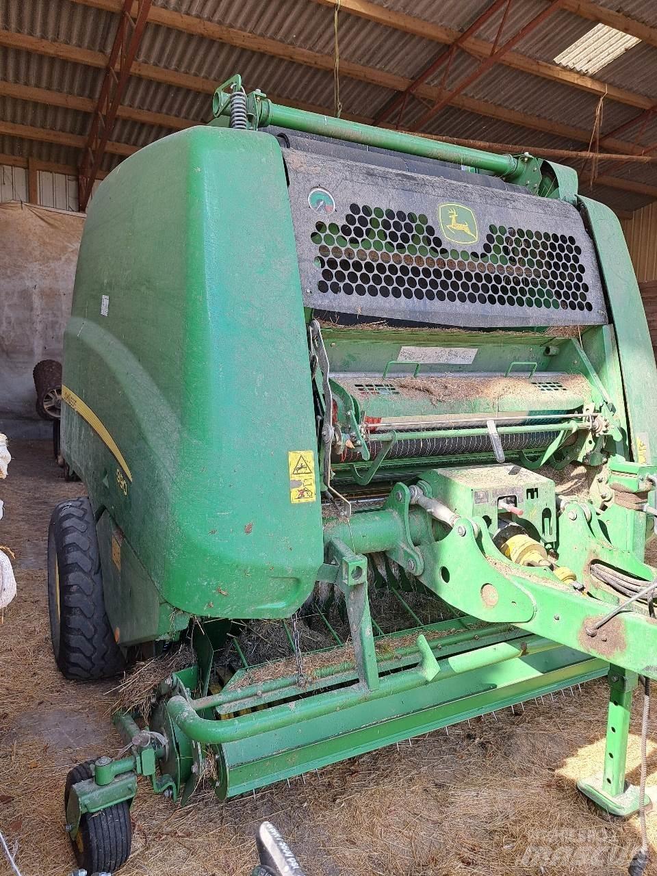 John Deere 990 Presse à balle ronde