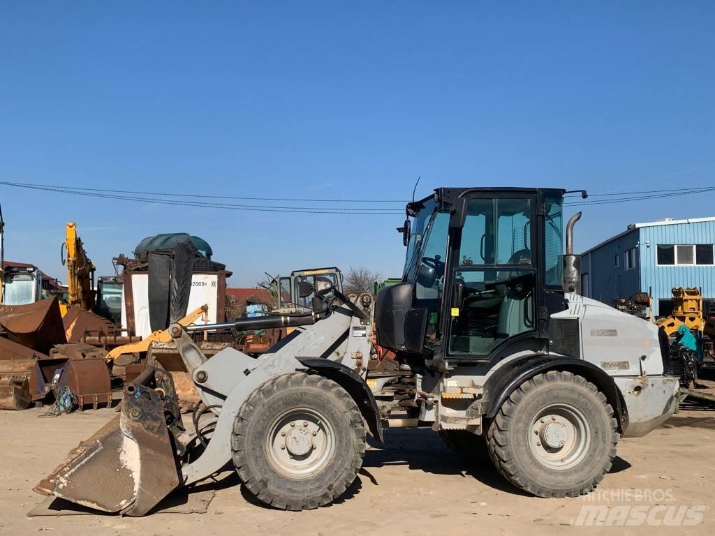 CAT 908H Chargeuse sur pneus