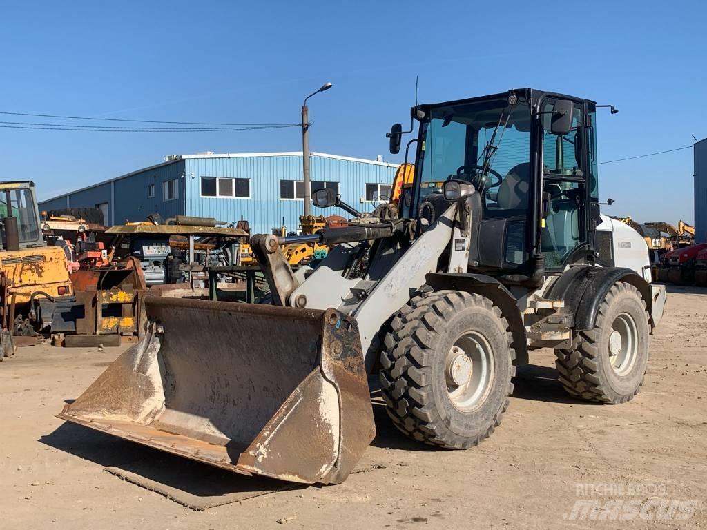 CAT 908H Chargeuse sur pneus