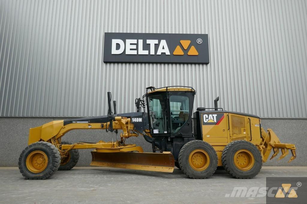 CAT 140M Niveleuse