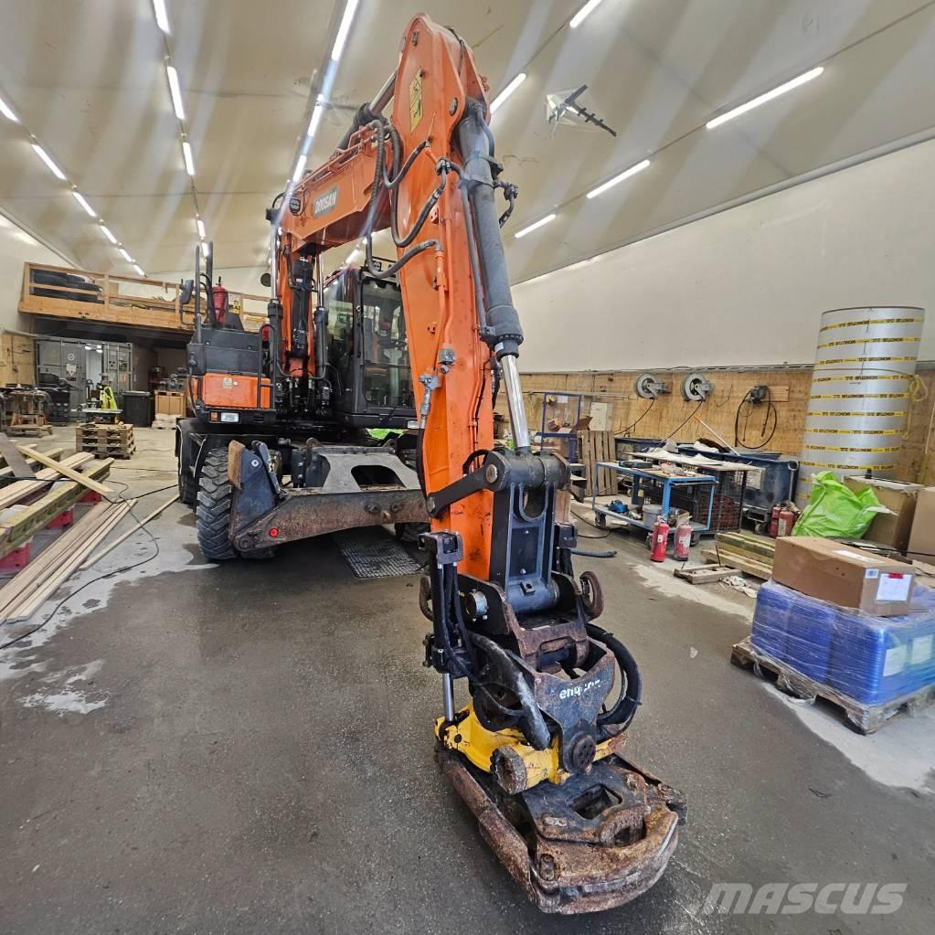 Doosan DX 170 W Pelle sur pneus