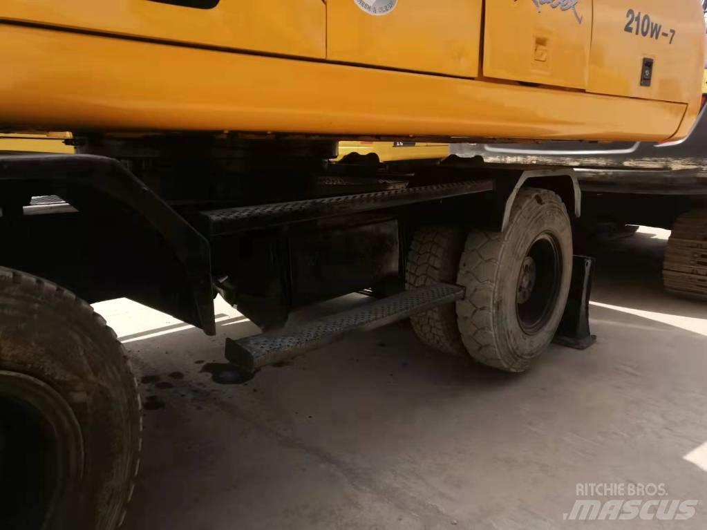 Hyundai 210-7 Pelle sur pneus