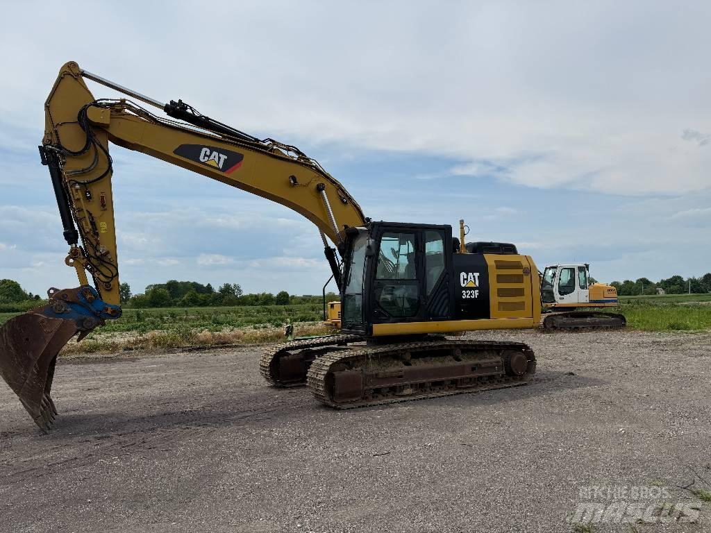 CAT 323 F L Pelle sur chenilles