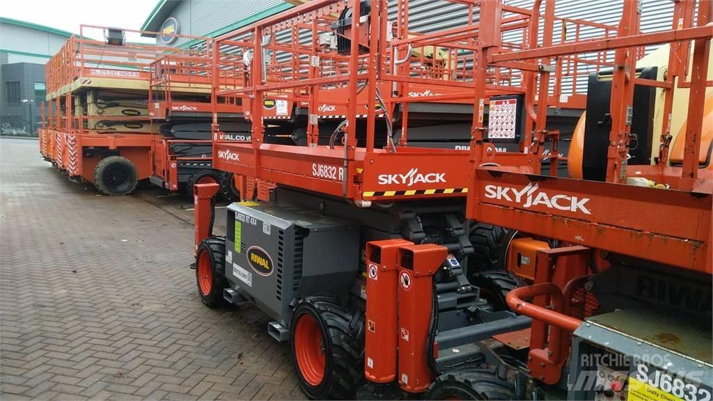 SkyJack 6832RT Nacelle ciseaux