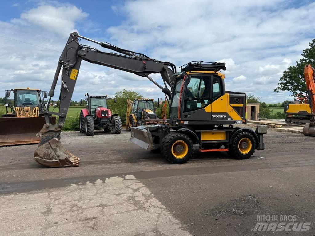 Volvo EWR 150 E Pelle sur pneus