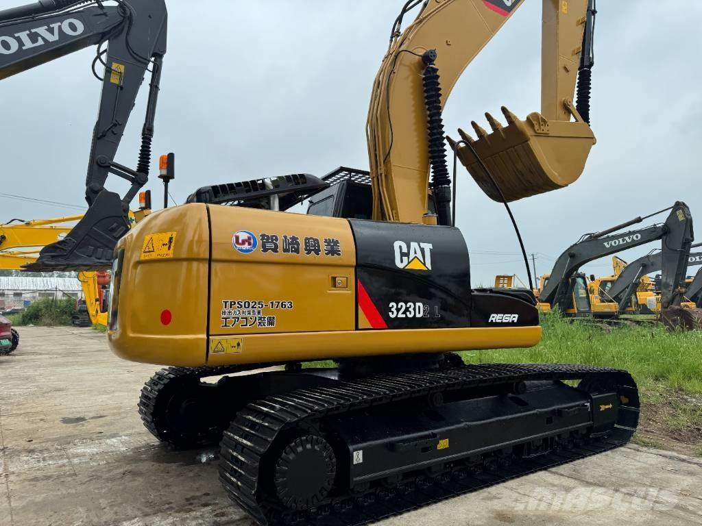CAT 323D2 Pelle sur chenilles