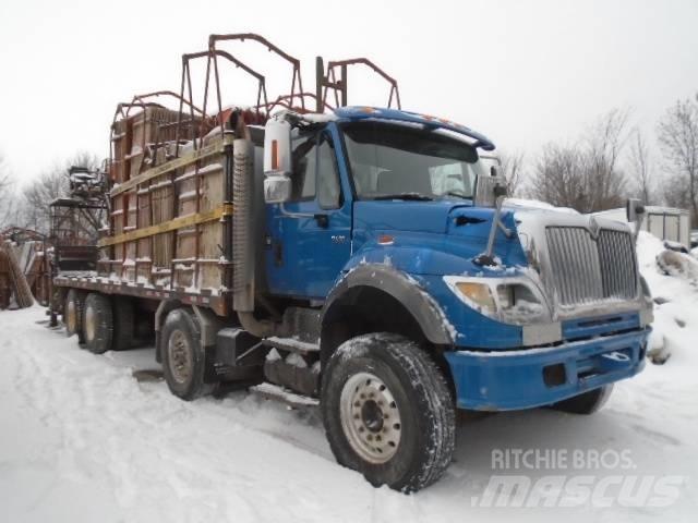 International 4600 Camion plateau