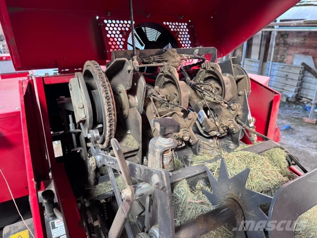 Massey Ferguson 1842 Presse cubique