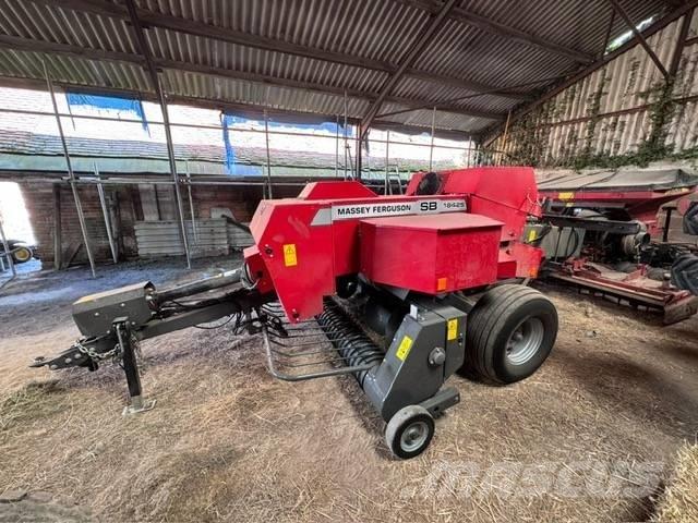 Massey Ferguson 1842 Presse cubique