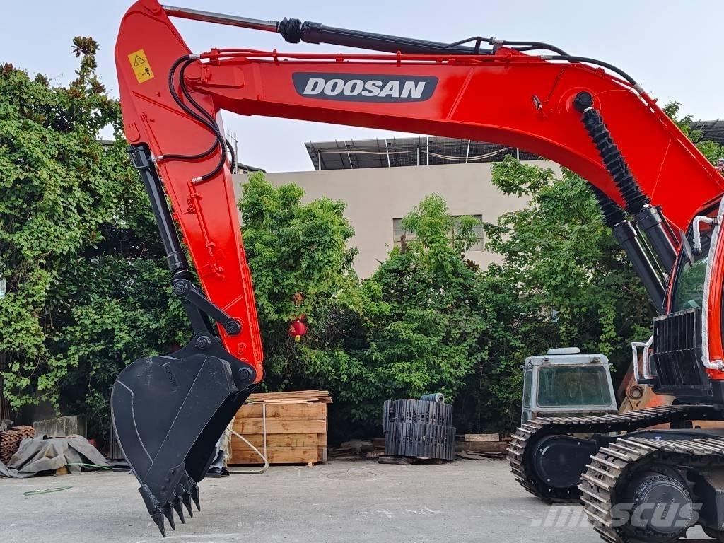 Doosan DX300LC-9C Pelle sur chenilles