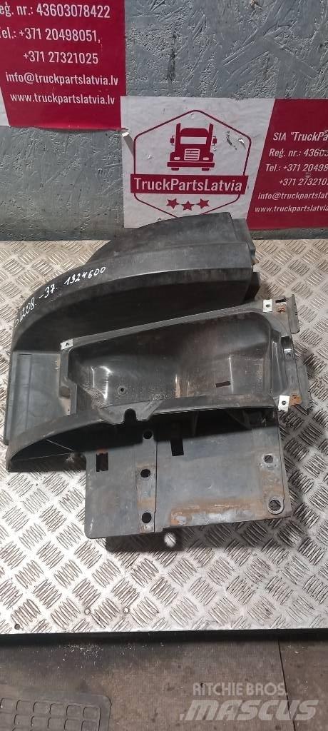 Scania 94 D.   1324600 Cabines