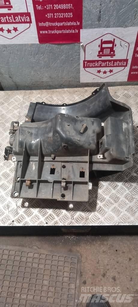 Scania 94 D.   1324600 Cabines