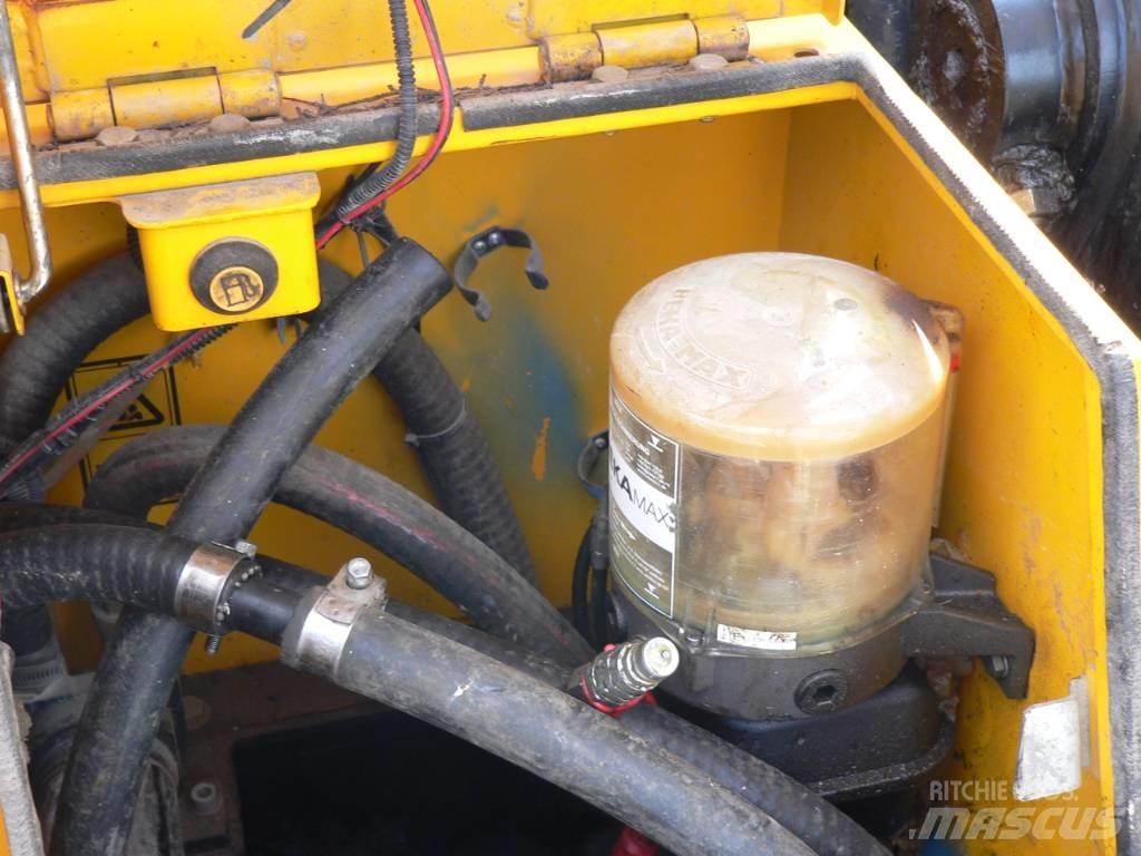 JCB JS 131LC+ Pelle sur chenilles