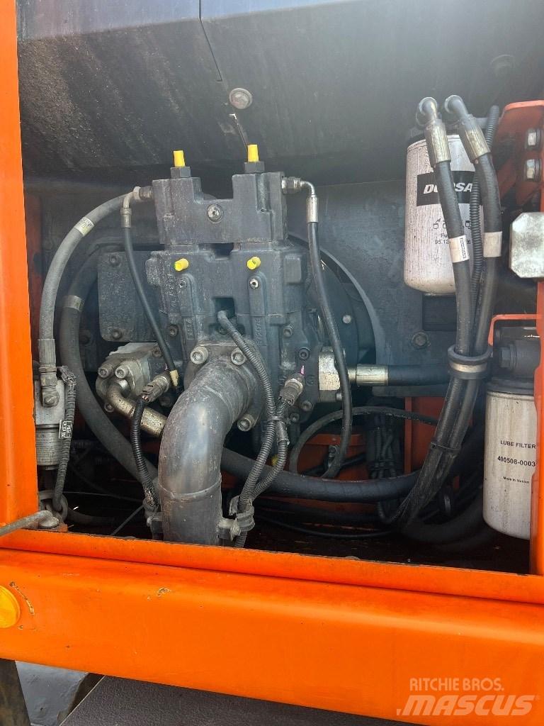 Doosan DX 160 W-3 Pelle sur pneus