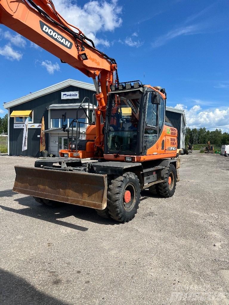 Doosan DX 160 W-3 Pelle sur pneus