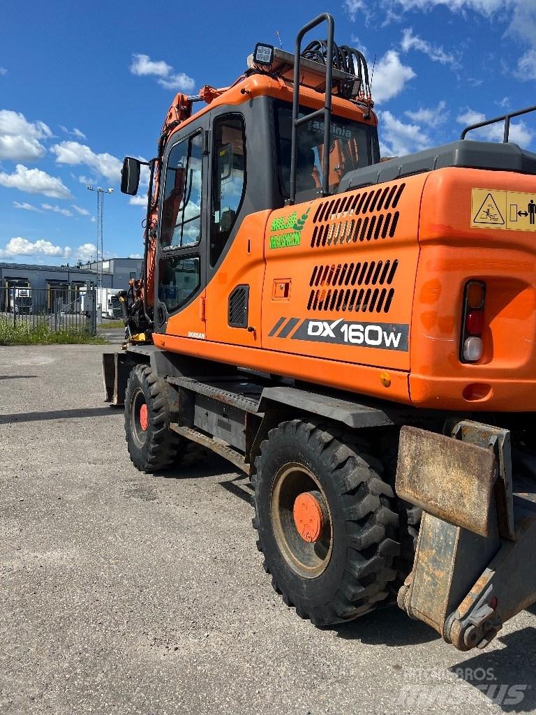 Doosan DX 160 W-3 Pelle sur pneus