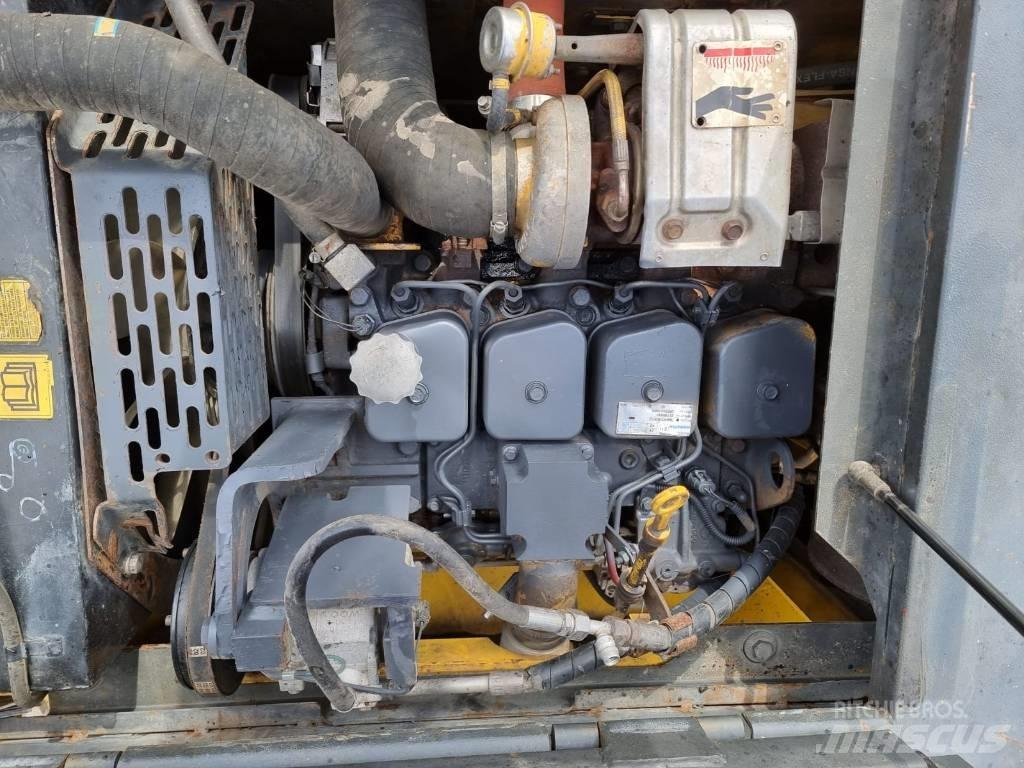 Komatsu PW 130-7K Pelle sur pneus