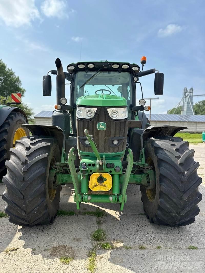 John Deere 6215R Tracteur