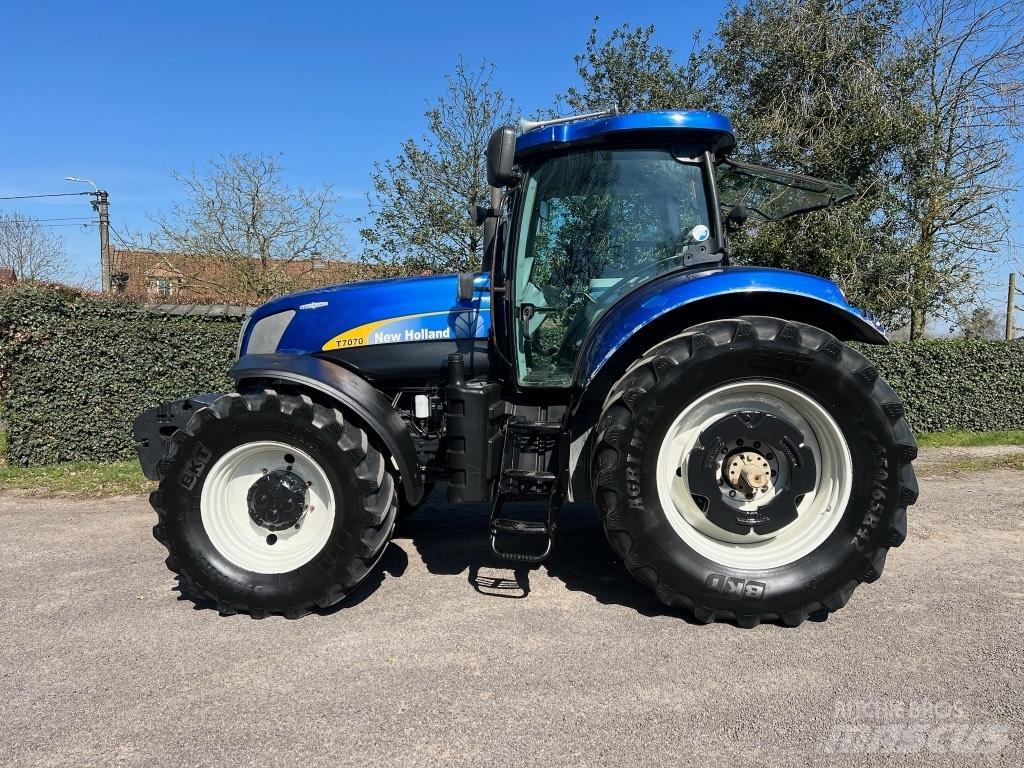 New Holland T 7070 Tracteur