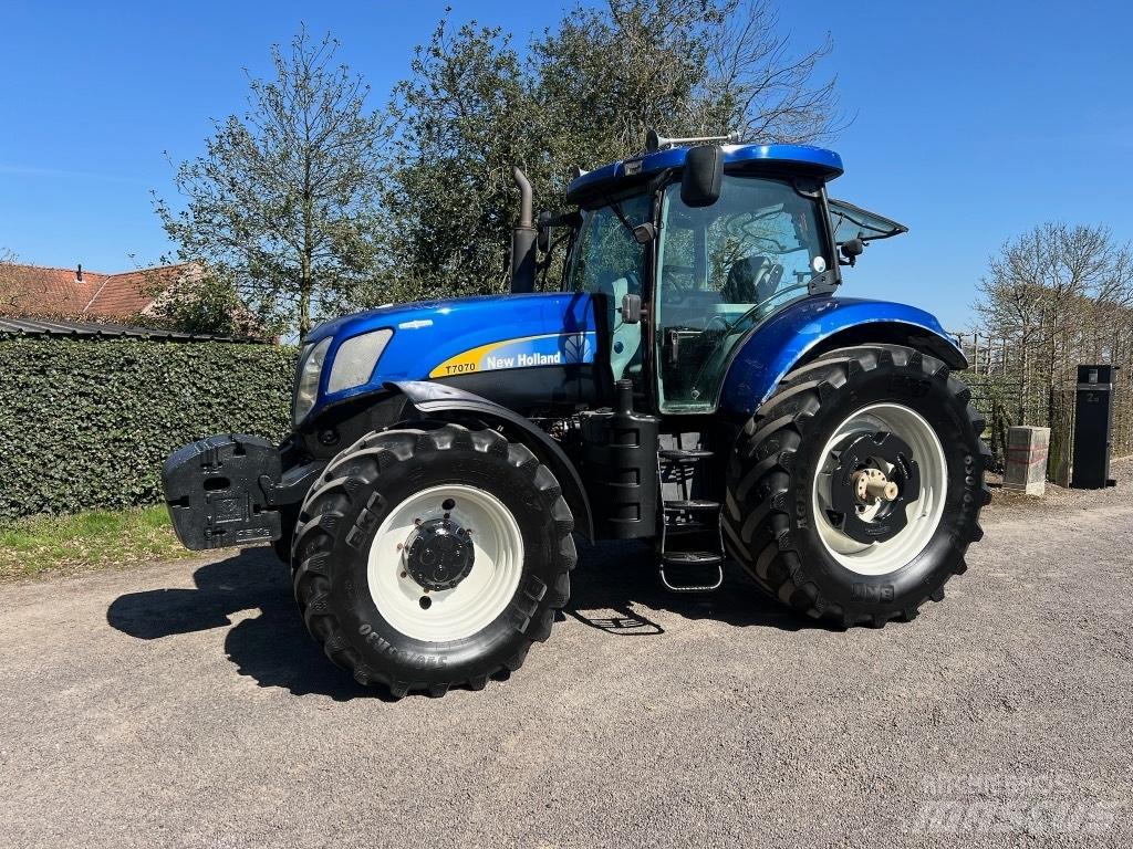New Holland T 7070 Tracteur