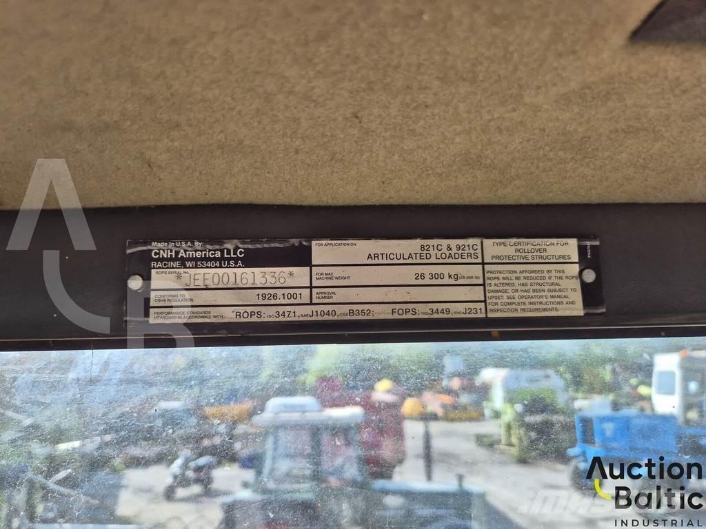 CASE 821 C Chargeuse sur pneus