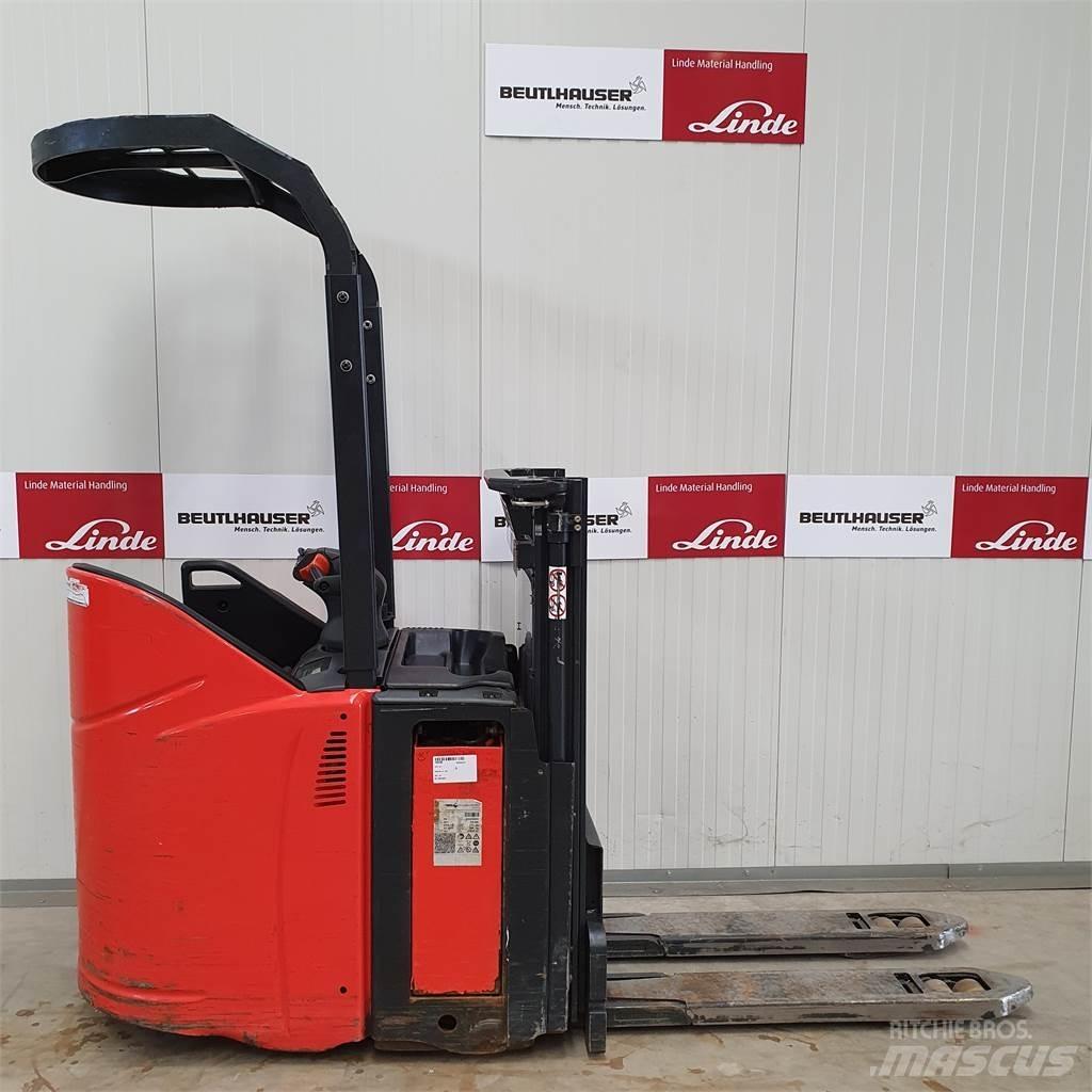 Linde D12SP Gerbeur accompagnant