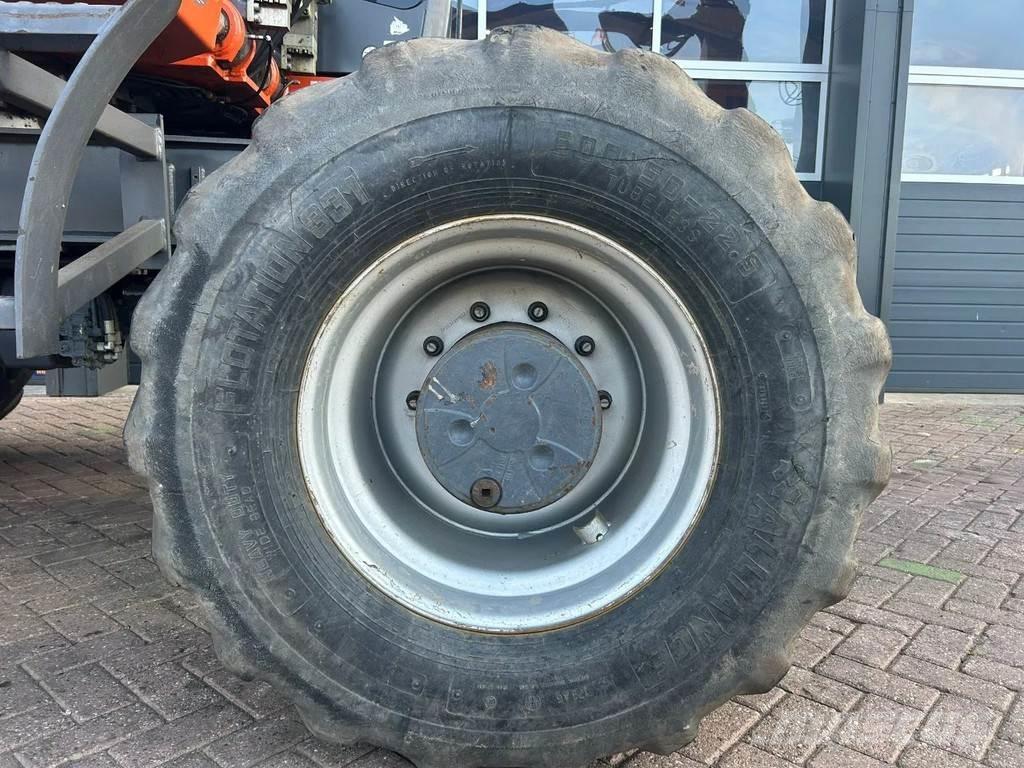 Atlas 140W Pelle sur pneus