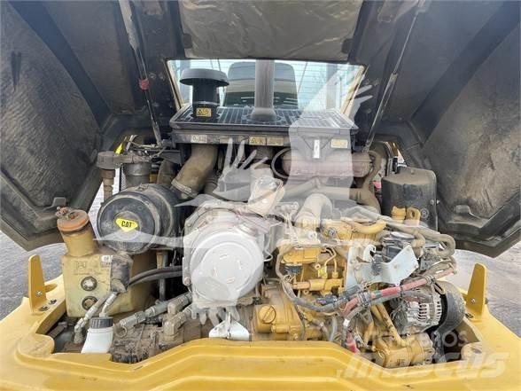 CAT 906M Chargeuse sur pneus