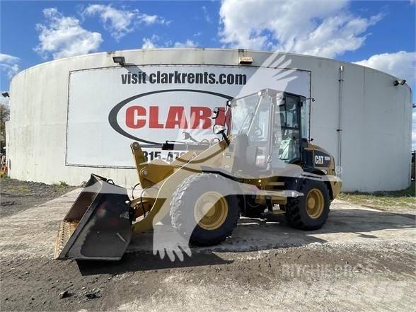 CAT 908M Chargeuse sur pneus