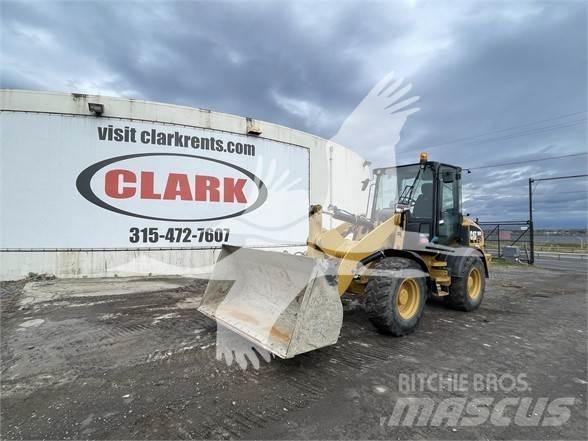 CAT 908M Chargeuse sur pneus