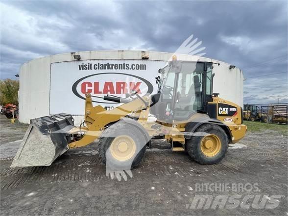 CAT 908M Chargeuse sur pneus