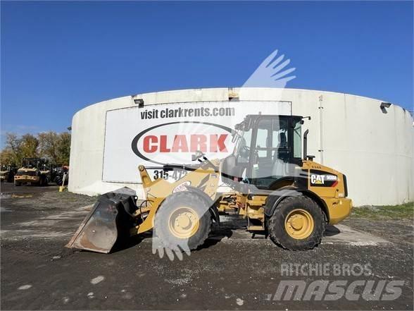 CAT 908M Chargeuse sur pneus