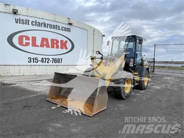 CAT 908M Chargeuse sur pneus