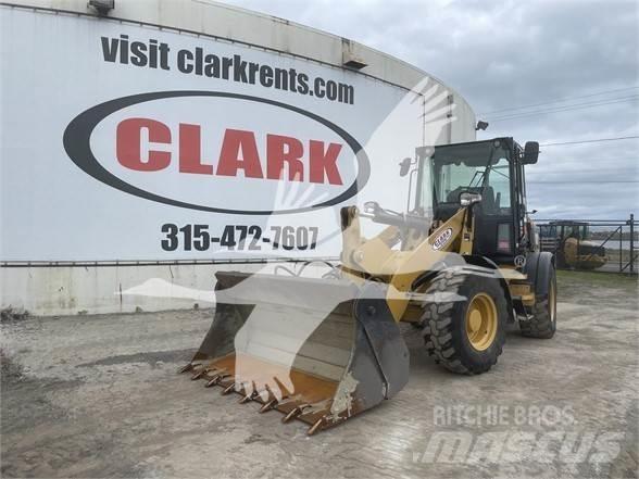 CAT 908M Chargeuse sur pneus