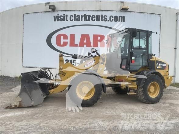 CAT 908M Chargeuse sur pneus