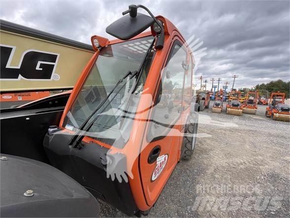 JLG 742 Chariot télescopique