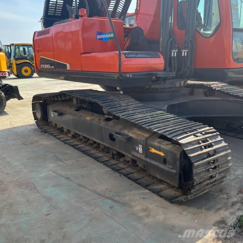 Doosan DX 300 Pelle sur chenilles