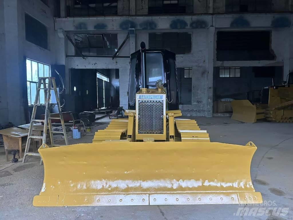 CAT D 4 C Bouteurs sur chenilles