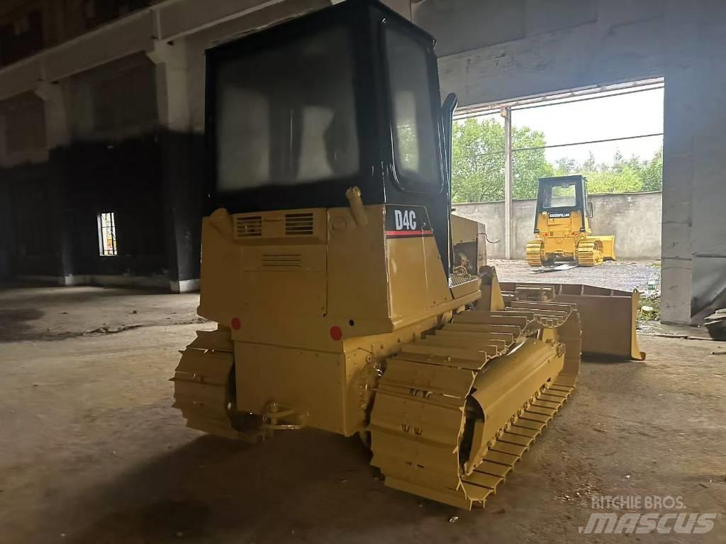 CAT D 4 C Bouteurs sur chenilles