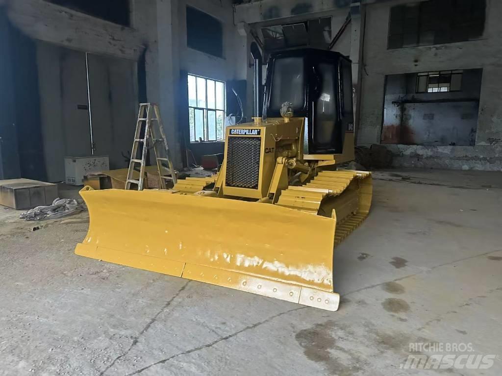 CAT D 4 C Bouteurs sur chenilles