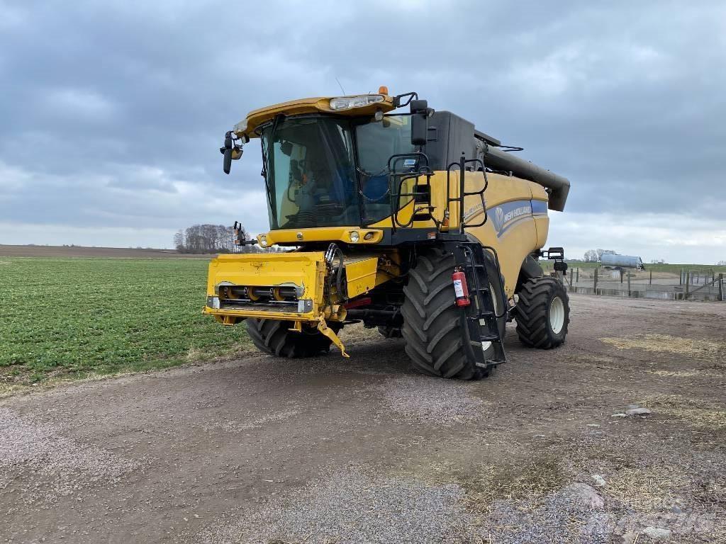 New Holland CX 8090 Moissonneuse batteuse