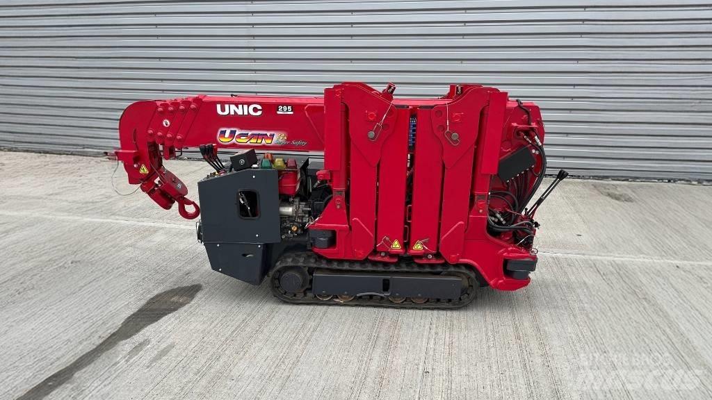 Unic URW 295 Mini grue
