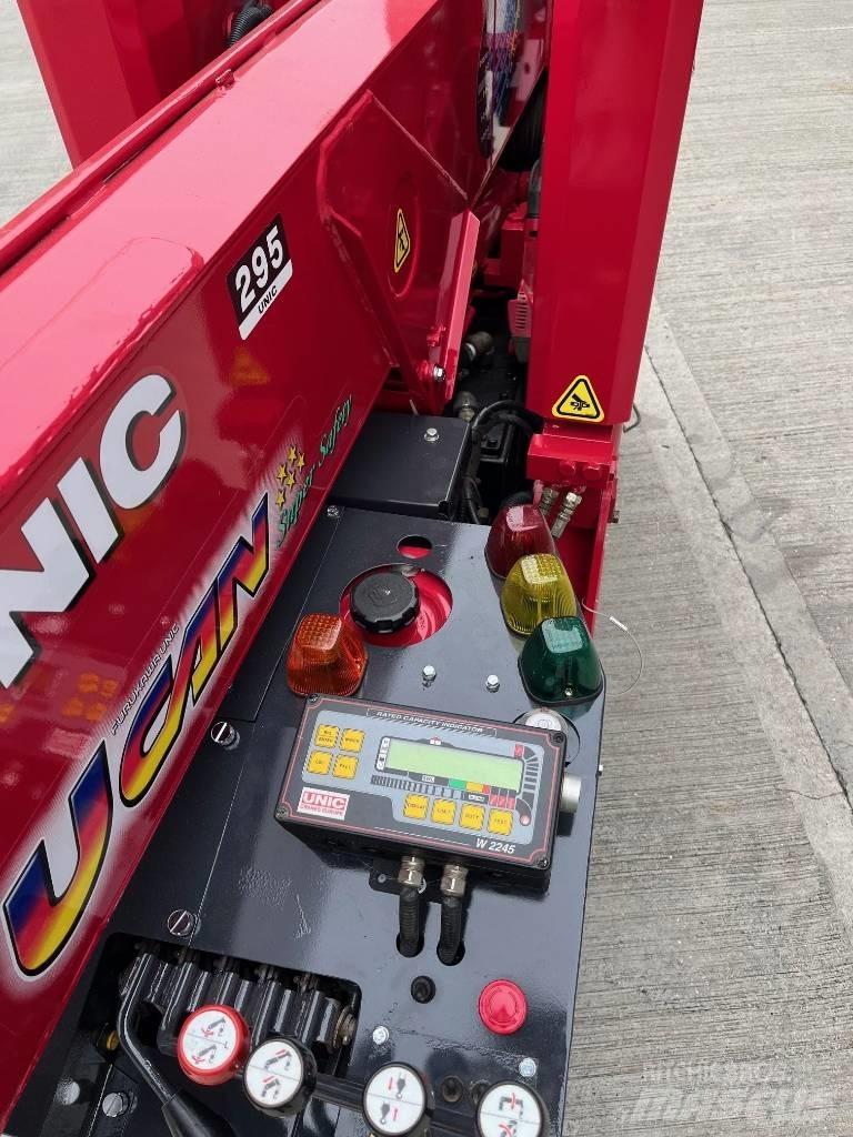 Unic URW 295 Mini grue