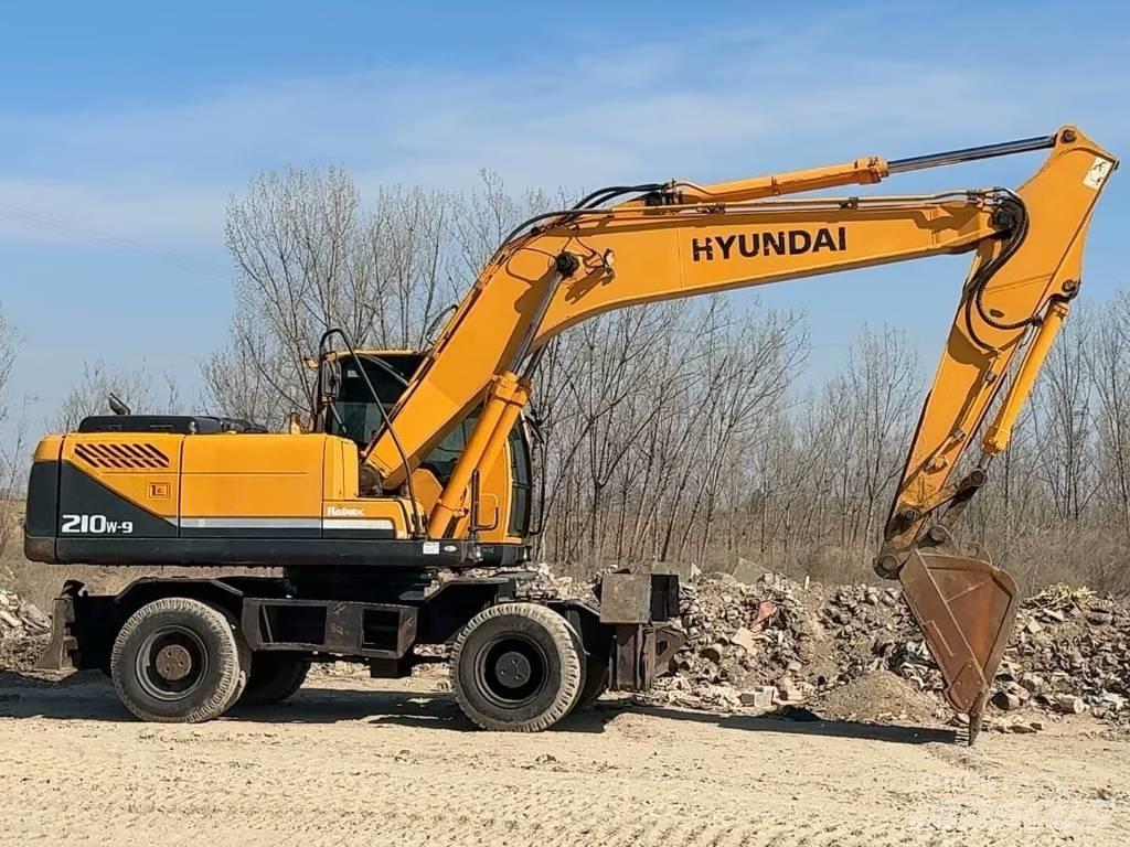 Hyundai R210W-9 Pelle sur pneus