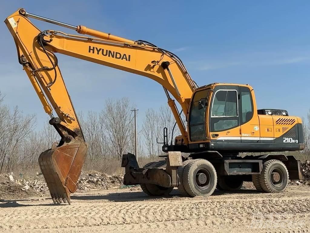 Hyundai R210W-9 Pelle sur pneus