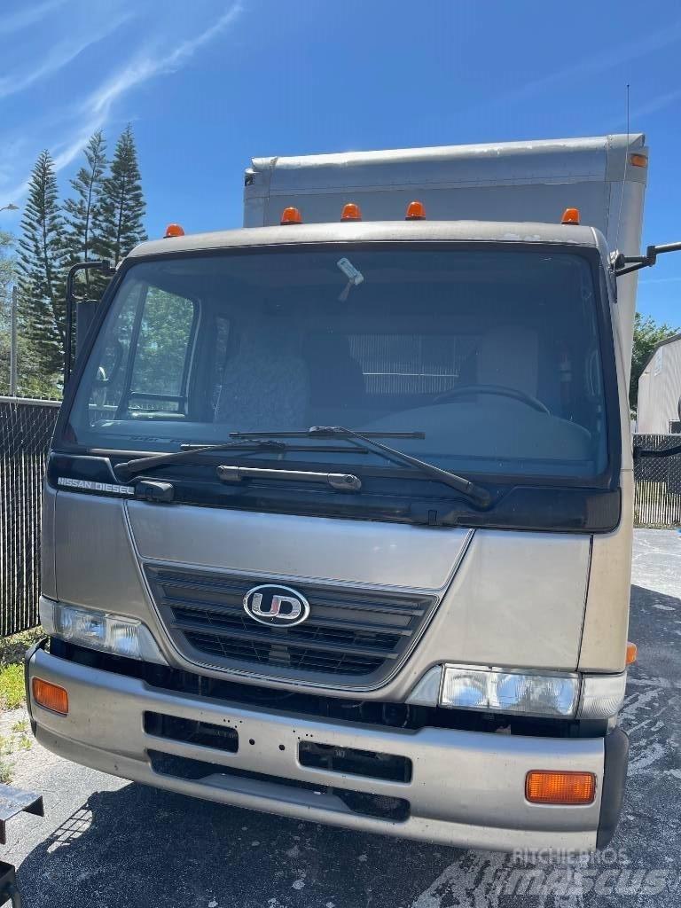 Nissan UD Camion Fourgon