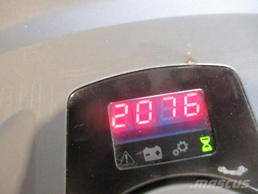 Toyota LPE200 Transpalette accompagnant porté debout