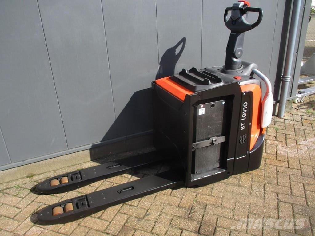 Toyota LPE200 Transpalette accompagnant porté debout