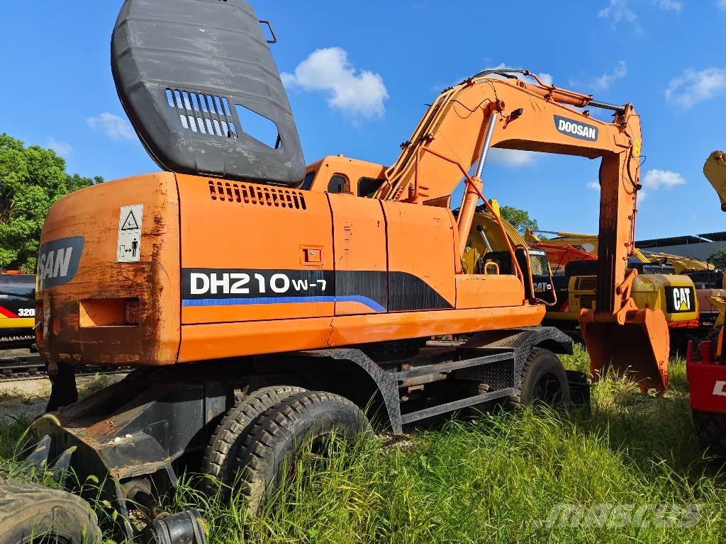 Doosan DH 210 W-7 Pelle sur pneus